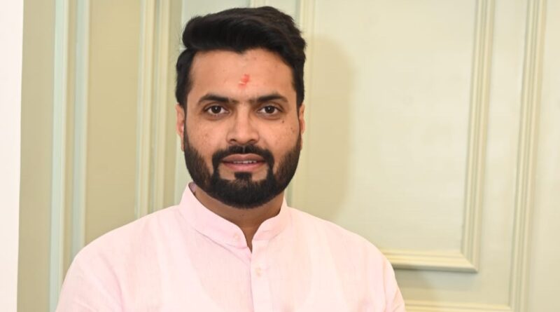 युवाओं को रोजगार मांगने वाला नहीं, रोजगार देने वाला बना रही धामी सरकार :  विपुल मैंदोली , कहा – युवा शक्ति के सामर्थ्य से आत्मनिर्भर उत्तराखंड की नींव रख रही सरकार