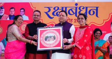 रक्षाबंधन समारोह में 20 हजार बहनों ने कैबिनेट मंत्री जोशी की कलाई पर बांधा रक्षा सूत्र , सीएम धामी व राष्ट्रीय महिला आयोग की अध्यक्ष विजया राहटकर हुए   कार्यक्रम में शामिल, बड़ी संख्या में मातृशक्ति को देखकर हुए अभिभूत