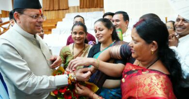 सीएम पुष्कर धामी  को महिलाओं ने बांधा रक्षा सूत्र,  मुख्यमंत्री ने दी सभी को रक्षा बन्धन की शुभकामनाएं