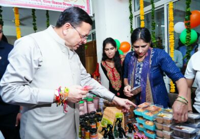 सीएम धामी ने किया स्वयं सहायता समूहों के लगाए गए स्टॉलों का शुभारंभ , कहा – अगले वर्ष से रक्षाबंधन के 15 दिन पूर्व शुरू होगा ‘मुख्यमंत्री सशक्त बहना उत्सव’, पखवाड़े के रूप में होगा आयोजित 