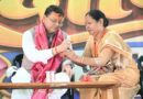 चकरपुर स्टेडियम में आयोजित रक्षा बंधन समारोह में शामिल हुए सीएम पुष्कर धामी ,  प्रदेश के मुखिया ने पुष्प वर्षा कर किया मातृशक्ति का स्वागत , बहनों से बंधवाई राखी