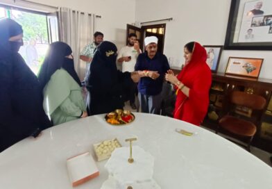 भाजपा प्रदेश कार्य समिति सदस्य जोगिंदर पुंडीर को उनके आवास पर आकर सैकड़ों मुस्लिम बहनों ने बांधी राखी, कहा , रक्षाबंधन भाई-बहन के अटूट प्रेम, विश्वास, स्नेह, समर्पण और सुरक्षा के संकल्प का पावन पर्व