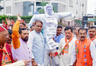 भाजपा एससी मोर्चा ने प्रदेशभर में राहुल गांधी का पुतला दहन कर किया प्रदर्शन, कहा –  कांग्रेस नेता ने झूठे जातिवादी आरोप से देवभूमि को बदनाम करने का पाप किया