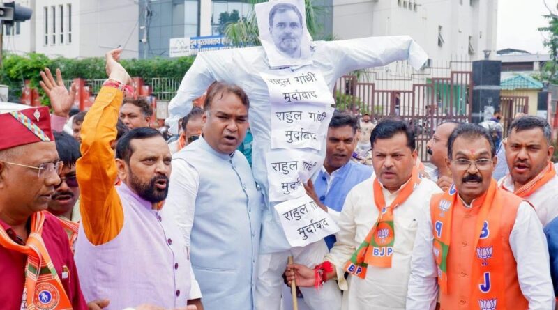 भाजपा एससी मोर्चा ने प्रदेशभर में राहुल गांधी का पुतला दहन कर किया प्रदर्शन, कहा –  कांग्रेस नेता ने झूठे जातिवादी आरोप से देवभूमि को बदनाम करने का पाप किया
