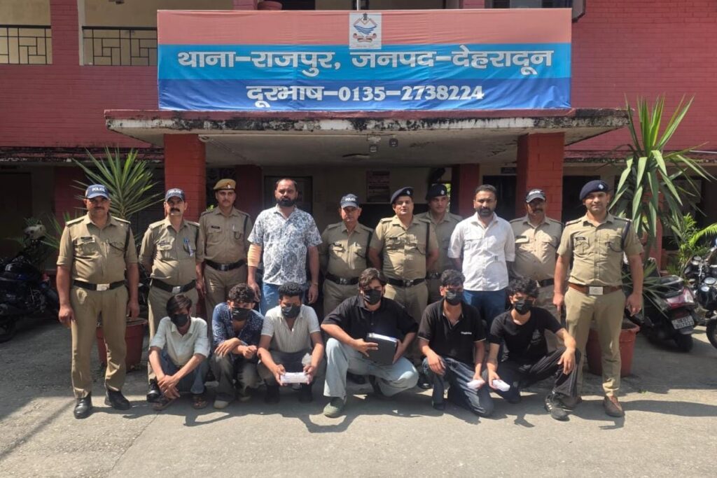 बड़ी कामयाबी – दिल्ली के ‘सिद्धू गैंग’ के 6 पैडलर गिरफ्तार , राजपुर पुलिस ने की 4.5 लाख की एमडीएमए बरामद