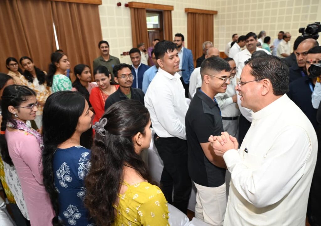 सीएम धामी ने किया निःशुल्क ऑनलाइन कोचिंग योजना का शुभारंभ – 11 हजार विद्यार्थियों को मिलेगी  सुविधा