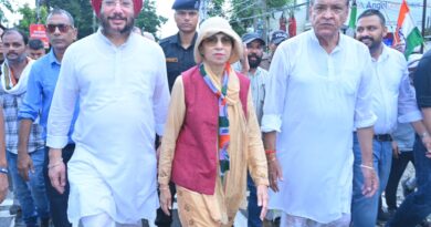 कांग्रेसियों ने किया मुख्यमंत्री आवास कूच , प्रदेश प्रभारी कुमारी शैलजा ने कहा, पार्टी के राष्ट्रीय अध्यक्ष मल्लिकार्जुन खड़गे का अपमान लोकतांत्रिक और संवैधानिक मूल्यों का अपमान 