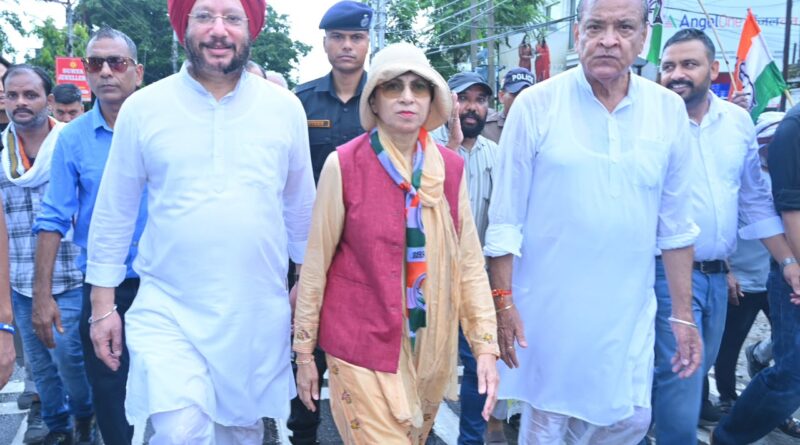 कांग्रेसियों ने किया मुख्यमंत्री आवास कूच , प्रदेश प्रभारी कुमारी शैलजा ने कहा, पार्टी के राष्ट्रीय अध्यक्ष मल्लिकार्जुन खड़गे का अपमान लोकतांत्रिक और संवैधानिक मूल्यों का अपमान 