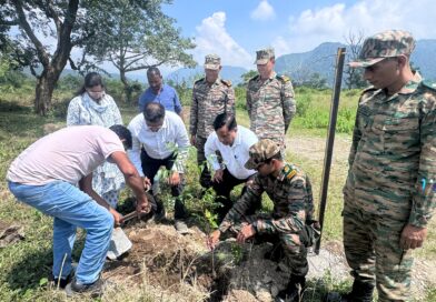 विकास के साथ पर्यावरण संरक्षण को प्राथमिकता – एमडीडीए वीसी तिवारी के नेतृत्व में रायपुर आर्मी फायरिंग रेंज में फलदार और जड़ी-बूटी वाले पौधों का किया गया रोपण, सुरक्षा के लिए वायरिंग और दो साल के रखरखाव की व्यवस्था विकास के साथ पर्यावरण संरक्षण को प्राथमिकता – एमडीडीए वीसी तिवारी के नेतृत्व में रायपुर आर्मी फायरिंग रेंज में फलदार और जड़ी-बूटी वाले पौधों का किया गया रोपण, सुरक्षा के लिए वायरिंग और दो साल के रखरखाव की व्यवस्था