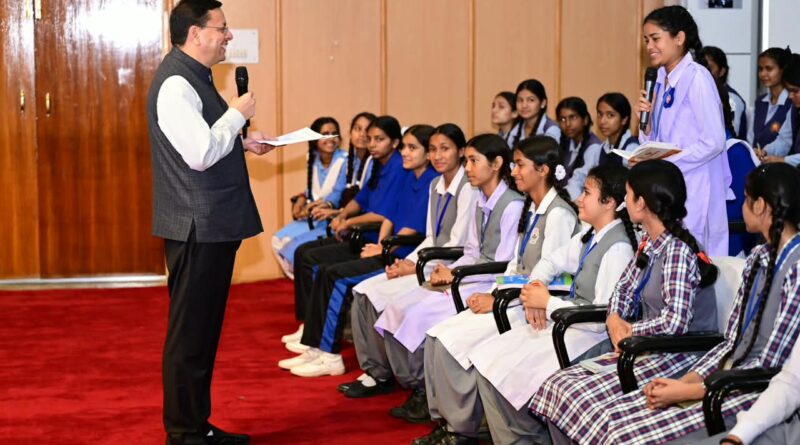 मेरे सपनों का उत्तराखंड’ विषय पर आयोजित ‘मुख्यमंत्री युवा विद्यार्थी मंथन’ कार्यक्रम में सीएम धामी ने विद्यार्थियों से किया सीधा संवाद, स्टूडेंट्स ने अलग-अलग सब्जेक्ट्स पर रखे अपने विचार , सपने, सुझाव और सवाल मेरे सपनों का उत्तराखंड’ विषय पर आयोजित ‘मुख्यमंत्री युवा विद्यार्थी मंथन’ कार्यक्रम में सीएम धामी ने विद्यार्थियों से किया सीधा संवाद, स्टूडेंट्स ने अलग-अलग सब्जेक्ट्स पर रखे अपने विचार , सपने, सुझाव और सवाल