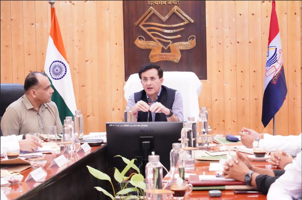 पुलिस महानिदेशक दीपम सेठ ने बैठक कर आतंकवाद निरोधी नीति ‘प्रहार’ को धरातल पर उतारने पर दिया जोर, सोशल मीडिया पर 24 घंटे निगरानी की हिदायत 