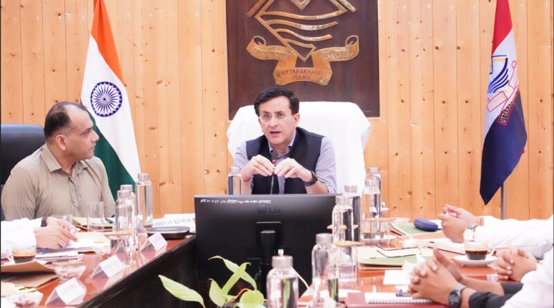 पुलिस महानिदेशक दीपम सेठ ने बैठक कर आतंकवाद निरोधी नीति ‘प्रहार’ को धरातल पर उतारने पर दिया जोर, सोशल मीडिया पर 24 घंटे निगरानी की हिदायत पुलिस महानिदेशक दीपम सेठ ने बैठक कर आतंकवाद निरोधी नीति ‘प्रहार’ को धरातल पर उतारने पर दिया जोर, सोशल मीडिया पर 24 घंटे निगरानी की हिदायत