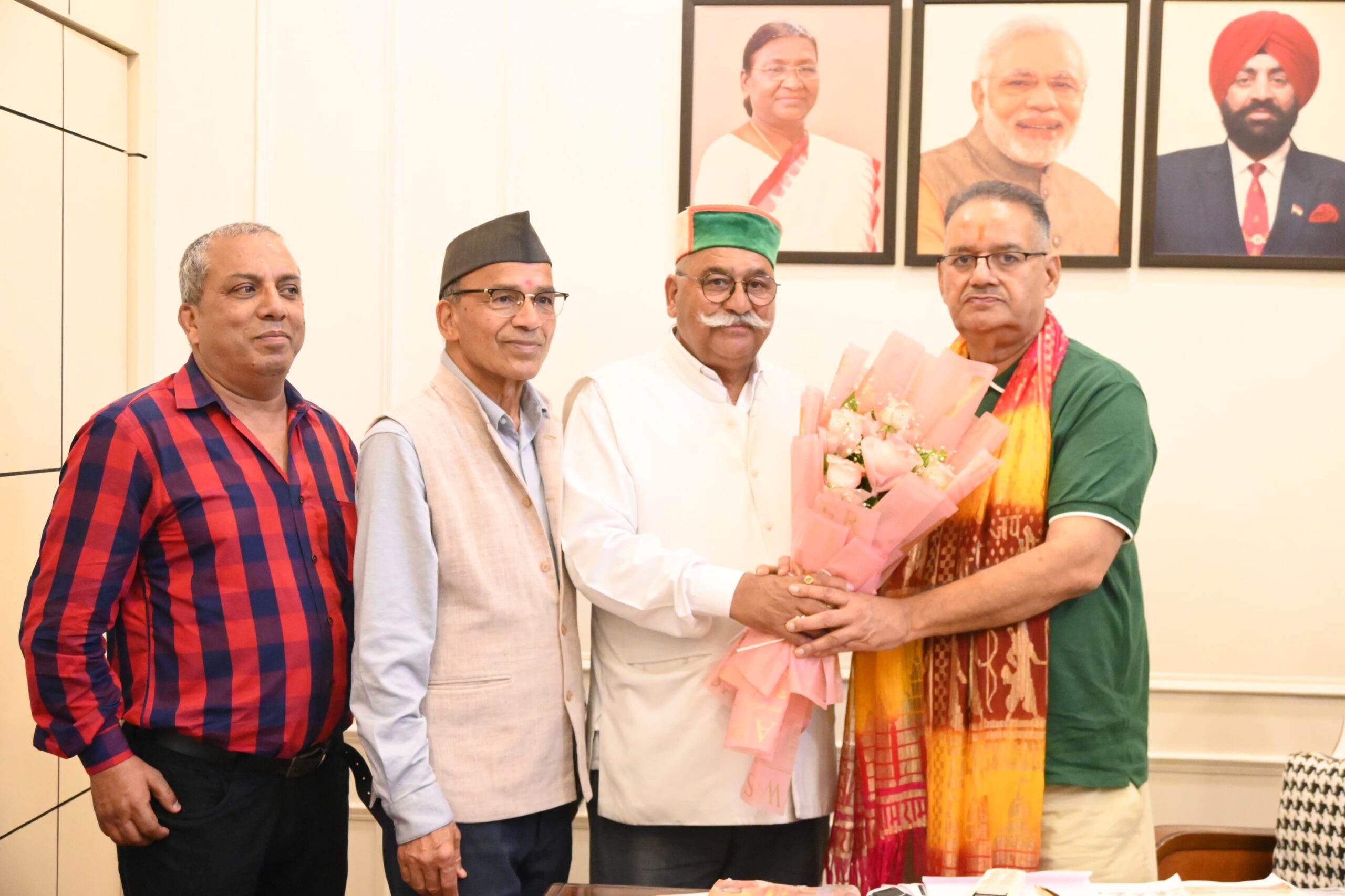 मसूरी में गढ़वाल सभा भूमि एवं भवन को सहयोग के लिए पदाधिकारियों ने जताया कैबिनेट मंत्री जोशी का आभार , कहा – काबीना मंत्री  के प्रयासों से वर्षों पुरानी मांग पूरी होने की दिशा में  बढ़ा रही कदम