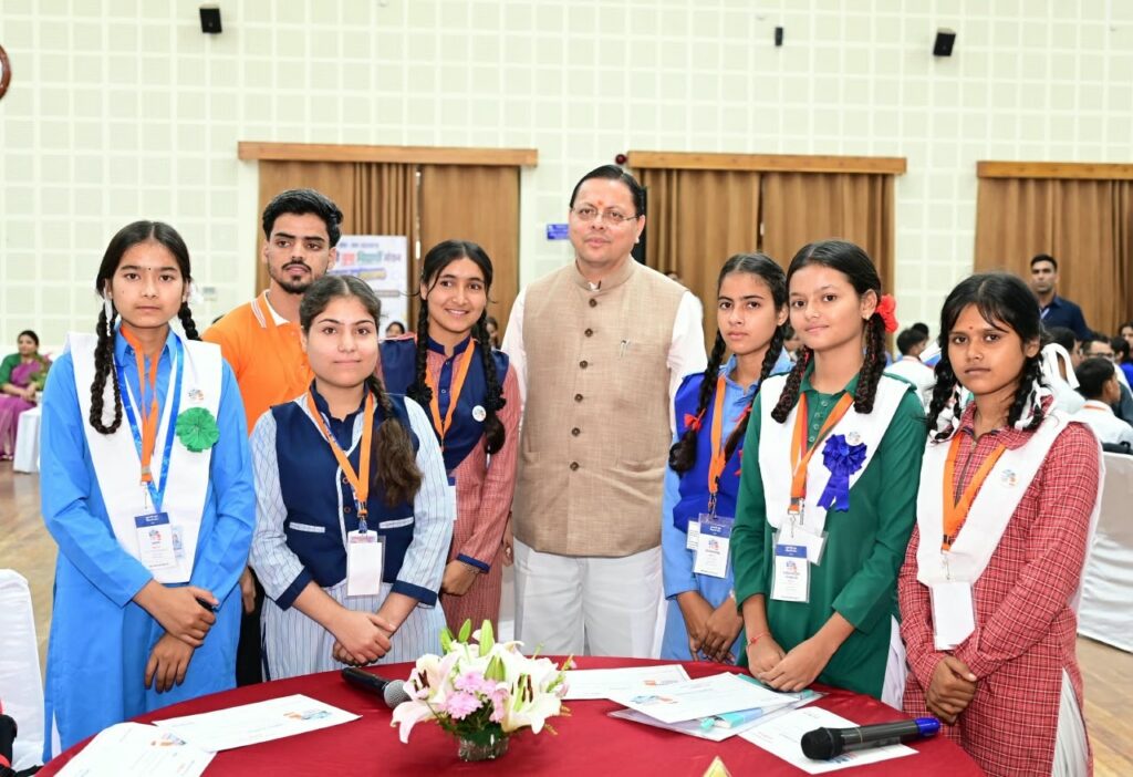 मुख्यमंत्री युवा विद्यार्थी मंथन कार्यक्रम में 140 चयनित छात्र-छात्राओं से सीएम धामी ने किया संवाद, कहा –  युवाओं के विचार विकसित उत्तराखण्ड के निर्माण में निभाएंगे अहम भूमिका 