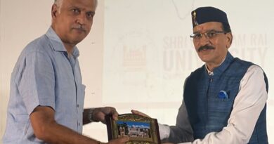 एसजीआरआरयू में यूथ कनेक्ट कार्यक्रम का आयोजन, मुख्य वक्ता अभ्युदय भारत के प्रचारक तपन ने कहा, भारत के निर्माण के लिए भारत को समझना जरूरी एसजीआरआरयू में यूथ कनेक्ट कार्यक्रम का आयोजन, मुख्य वक्ता अभ्युदय भारत के प्रचारक तपन ने कहा, भारत के निर्माण के लिए भारत को समझना जरूरी