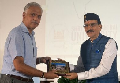 एसजीआरआरयू में यूथ कनेक्ट कार्यक्रम का आयोजन, मुख्य वक्ता अभ्युदय भारत के प्रचारक तपन ने कहा, भारत के निर्माण के लिए भारत को समझना जरूरी एसजीआरआरयू में यूथ कनेक्ट कार्यक्रम का आयोजन, मुख्य वक्ता अभ्युदय भारत के प्रचारक तपन ने कहा, भारत के निर्माण के लिए भारत को समझना जरूरी