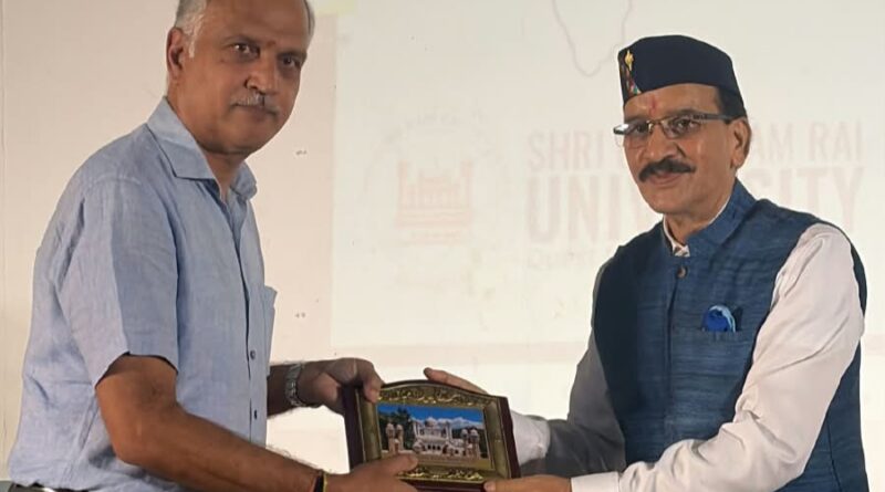 एसजीआरआरयू में यूथ कनेक्ट कार्यक्रम का आयोजन, मुख्य वक्ता अभ्युदय भारत के प्रचारक तपन ने कहा, भारत के निर्माण के लिए भारत को समझना जरूरी एसजीआरआरयू में यूथ कनेक्ट कार्यक्रम का आयोजन, मुख्य वक्ता अभ्युदय भारत के प्रचारक तपन ने कहा, भारत के निर्माण के लिए भारत को समझना जरूरी