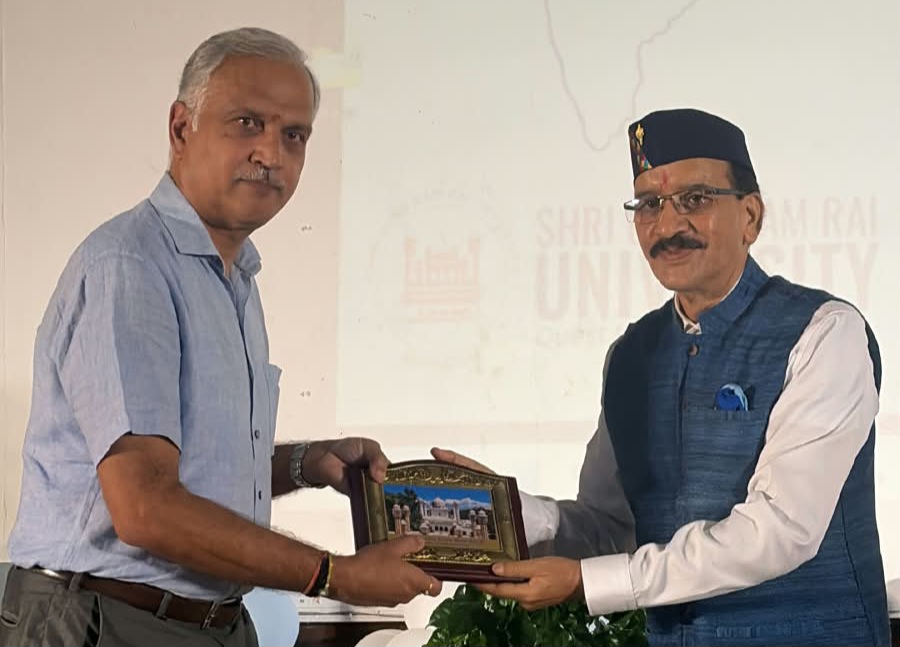 एसजीआरआरयू में यूथ कनेक्ट कार्यक्रम का आयोजन,  मुख्य वक्ता अभ्युदय भारत के प्रचारक तपन ने कहा, भारत के निर्माण के लिए भारत को समझना जरूरी 