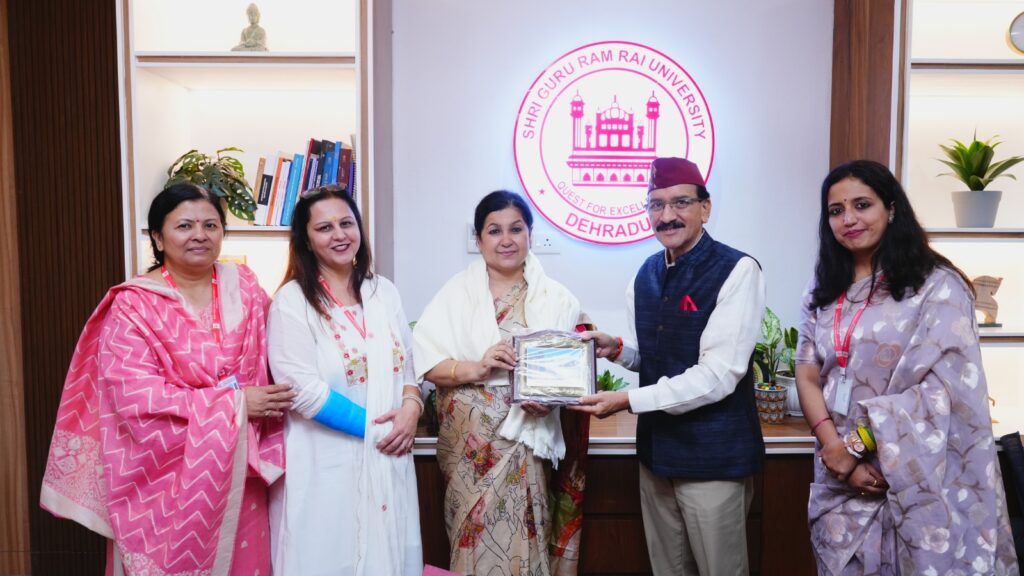 एसजीआरआरयू में हुआ परिणाम आधारित शिक्षा को लेकर शिक्षकों के लिए वर्कशॉप का आयोजन, कुलपति डॉ.  घिल्डियाल ने कहा – वर्तमान समय में शिक्षा को केवल डिग्री प्राप्त करने तक  नहीं रखा जा सकता सीमित