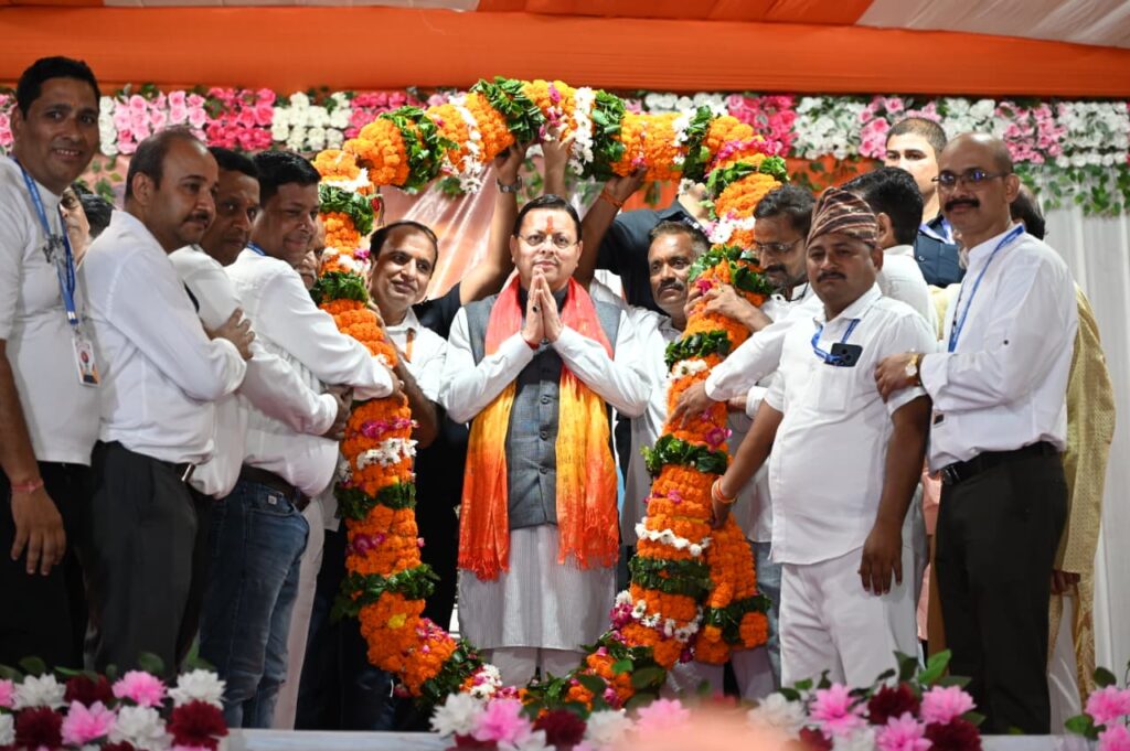 टनकपुर दशहरा महोत्सव में मुख्यमंत्री धामी  हुए शामिल, श्रीमद्भागवत कथा का किया श्रवण, कहा –  विकास के साथ अपनी धार्मिक एवं सांस्कृतिक विरासत को संरक्षित कर रहा उत्तराखण्ड