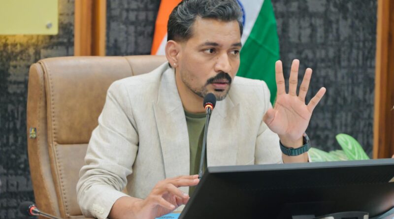 12-13 अक्टूबर को देहरादून आएगा निर्वाचन आयोग के उच्च अधिकारियों का दल-  ईवीएम-वीवीपैट की उपलब्धता, मतदान केंद्रों की मैपिंग, सुरक्षा व्यवस्था और कार्मिकों के प्रशिक्षण पर रहेगा विशेष फोकस : डीएम डॉ आशीष चौहान