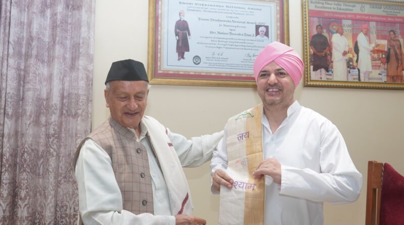 भगत सिंह कोश्यारी ने श्री दरबार साहिब पहुंचकर  माथा टेका, श्रीमहंत देवेन्द्र दास  महाराज से की मुलाकात, उत्तराखण्ड की स्वास्थ्य सेवाओं और समसामयिक विषयों पर हुई सार्थक चर्चा