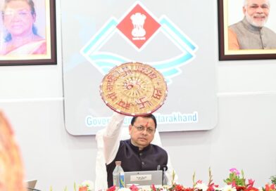 कैबिनेट बैठक के दौरान मुख्यमंत्री पुष्कर धामी एवं मंत्रिमंडल के सदस्यों को देवभूमि की लोक परंपरा की अनमोल धरोहर ‘फर्रा/छन्तोली’ की गई भेंट कैबिनेट बैठक के दौरान मुख्यमंत्री पुष्कर धामी एवं मंत्रिमंडल के सदस्यों को देवभूमि की लोक परंपरा की अनमोल धरोहर ‘फर्रा/छन्तोली’ की गई भेंट