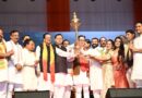उत्तराखंड आदि रंगोत्सव : खटीमा में बिखरे सांस्कृतिक विविधता के रंग,पारंपरिक रंग में रंगे मुख्यमंत्री धामी, कलाकारों के साथ थिरके और खुद बजाया ढोल,फिल्म ‘हनुमान अंश’ के कलाकारों को किया सम्मानित