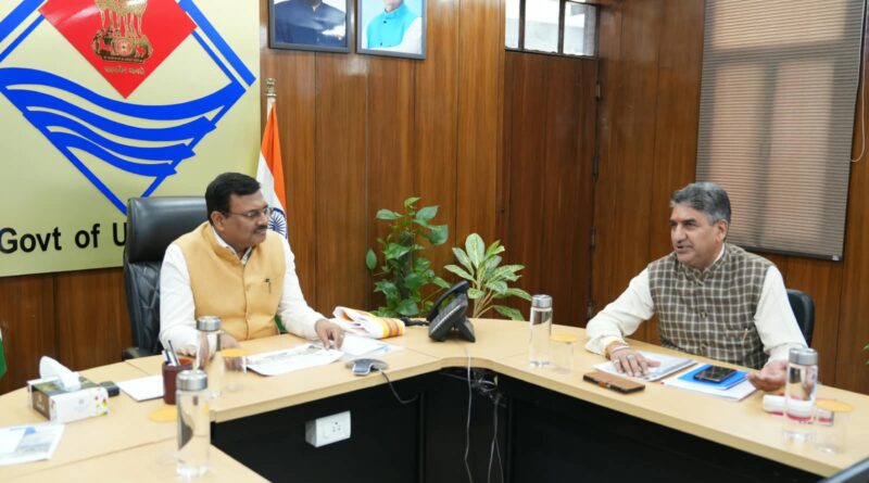 मुख्य सचिव आनन्द बर्द्धन  ने आदर्श संस्कृत ग्रामों को प्रमुख पर्यटन, तीर्थ स्थलों एवं पर्यटन गतिविधियों से जोड़े जाने पर दिया जोर, कहा – संस्कृत के प्रचार-प्रसार के लिए मॉडर्न टूल्स करें इस्तेमाल